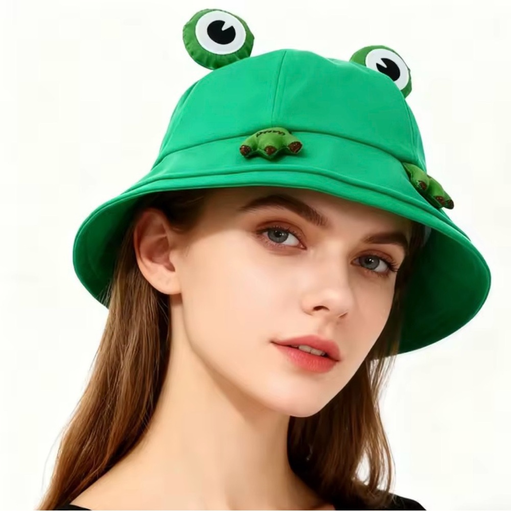 Green Frog Bucket Hat